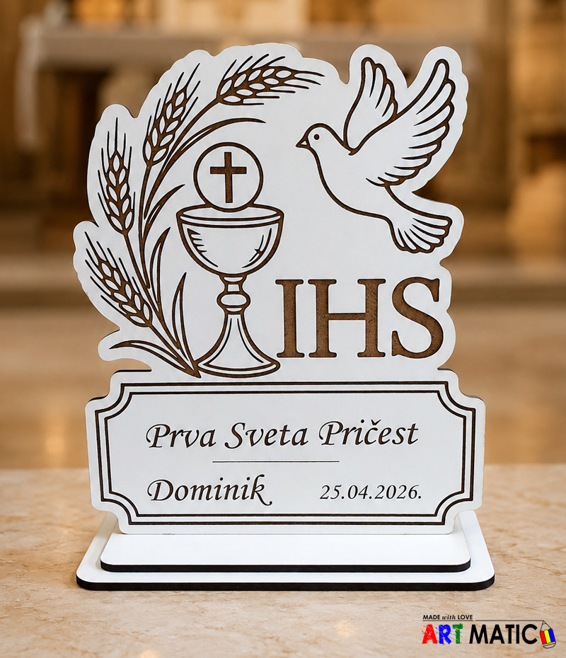 Uspomena na Prvu Pričest Dominik – personalizirani stolni ukras Personalizirana stolna dekoracija za Prvu Pričest Dominik s IHS natpisom, kaležom i golubicom